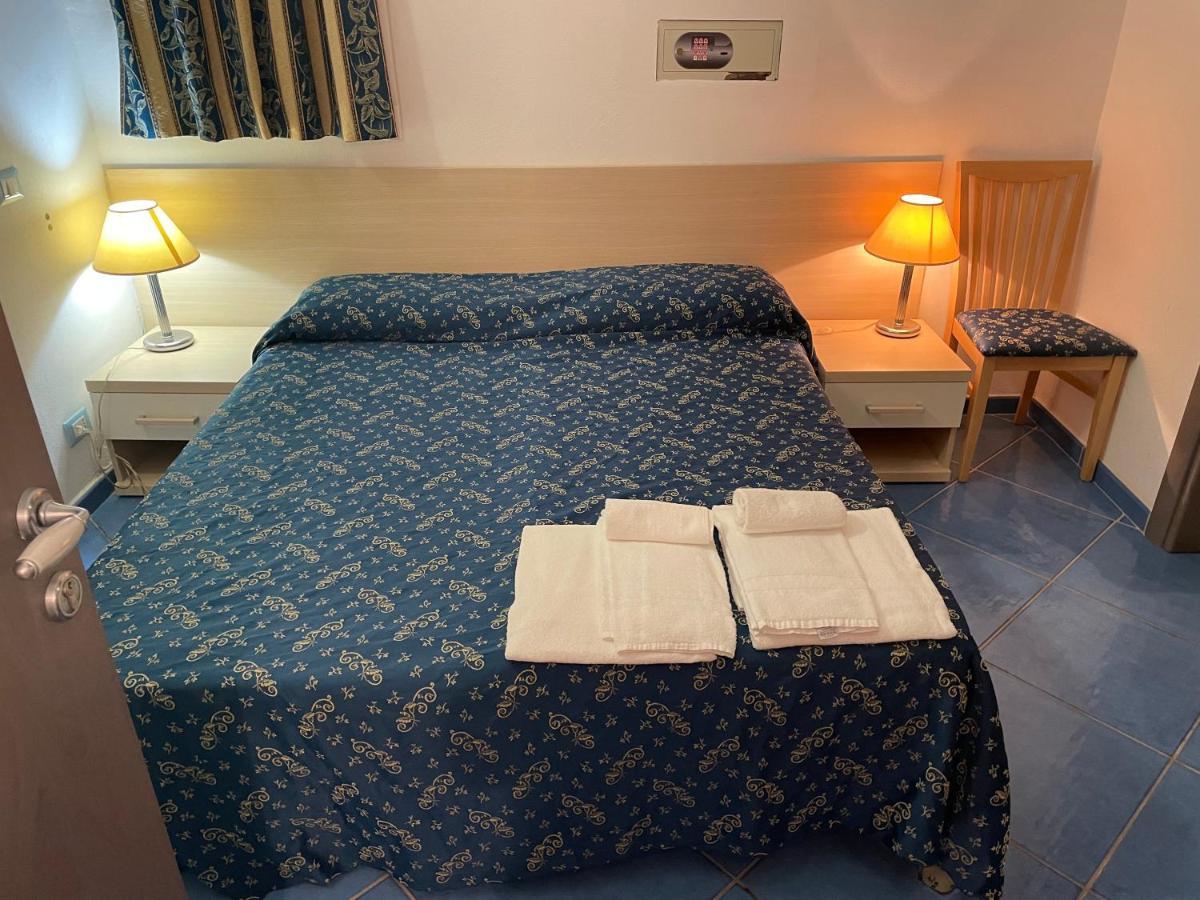 B&B La Terrazza Sul Porto ポンツァ エクステリア 写真
