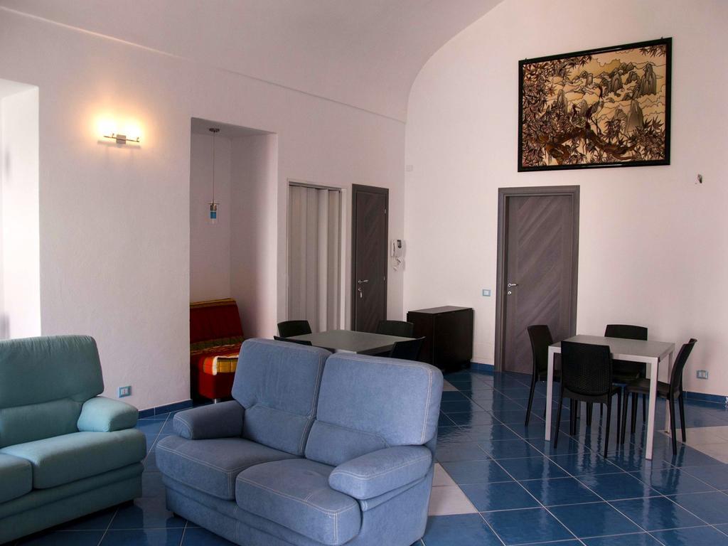 B&B La Terrazza Sul Porto ポンツァ エクステリア 写真