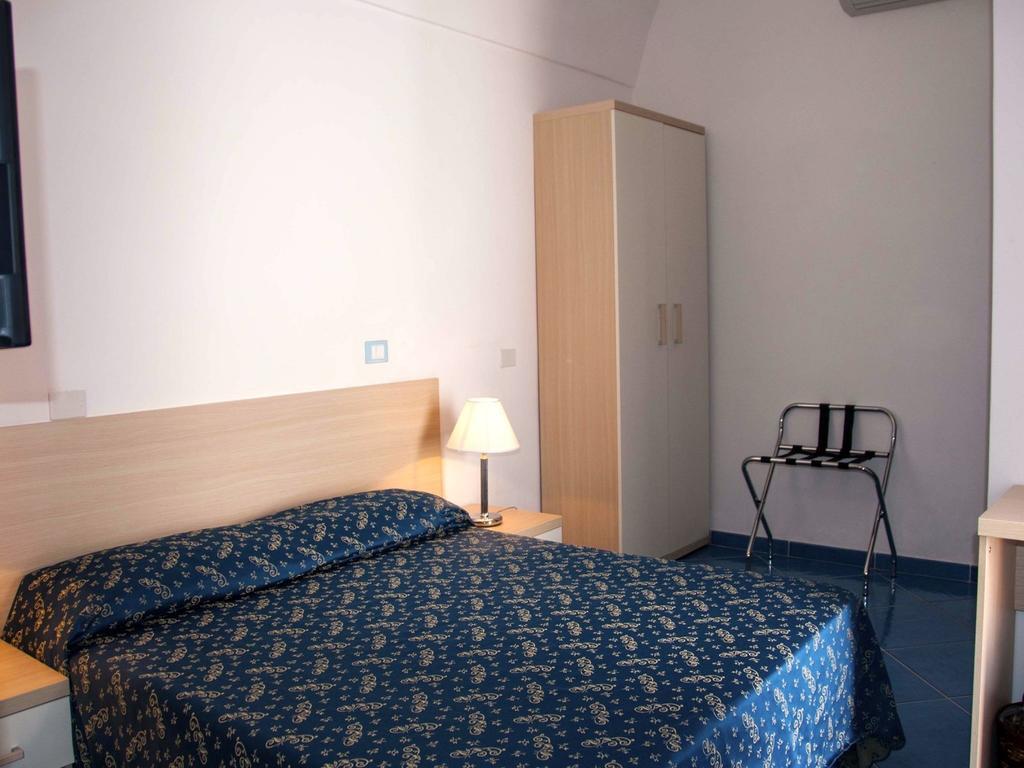 B&B La Terrazza Sul Porto ポンツァ エクステリア 写真