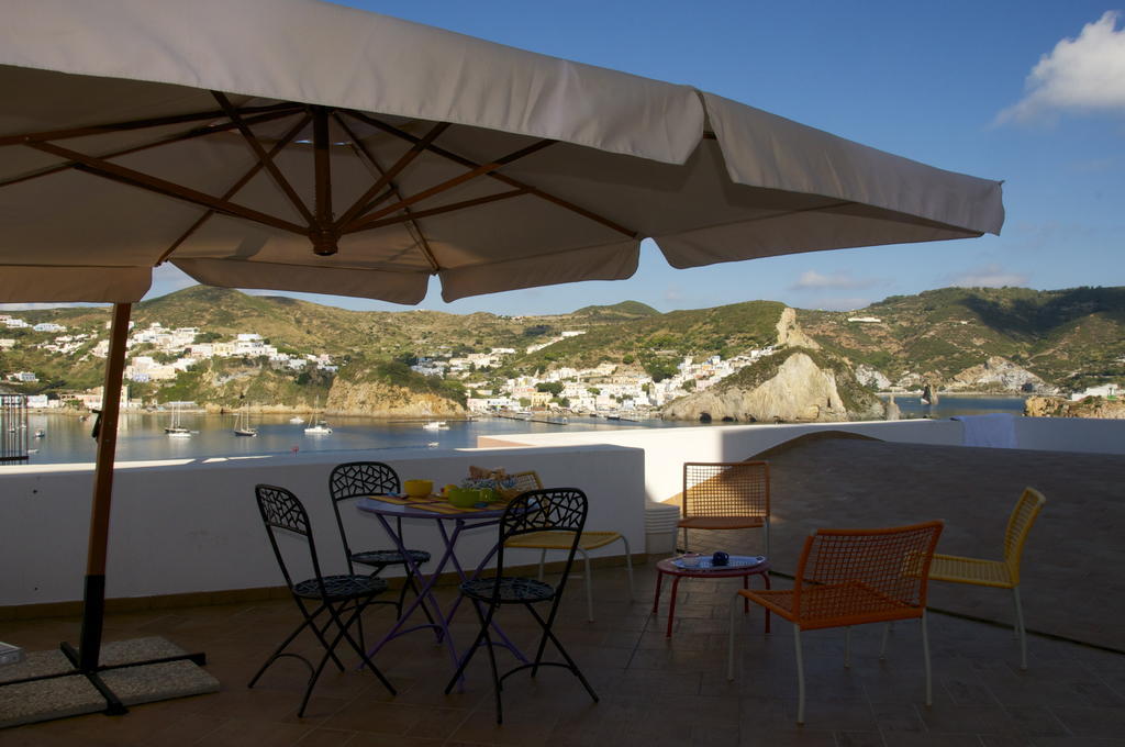 B&B La Terrazza Sul Porto ポンツァ エクステリア 写真
