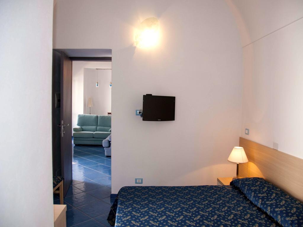 B&B La Terrazza Sul Porto ポンツァ エクステリア 写真