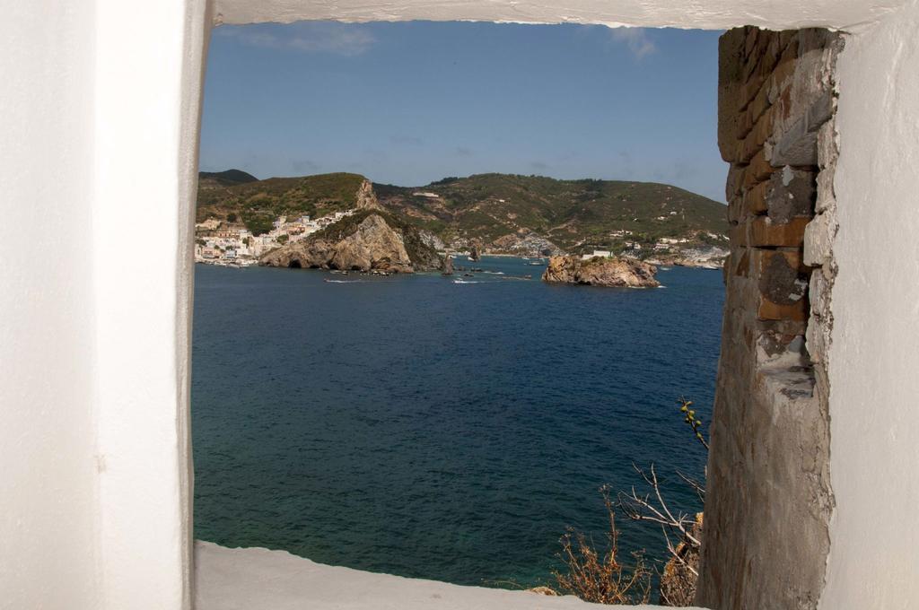 B&B La Terrazza Sul Porto ポンツァ エクステリア 写真