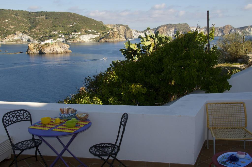 B&B La Terrazza Sul Porto ポンツァ エクステリア 写真