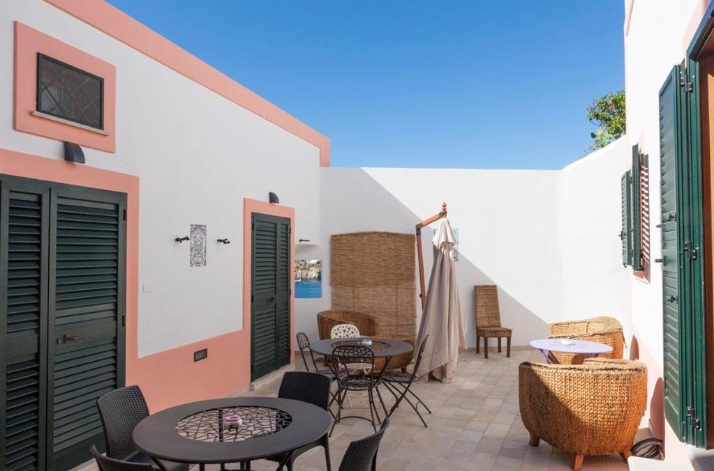 B&B La Terrazza Sul Porto ポンツァ エクステリア 写真